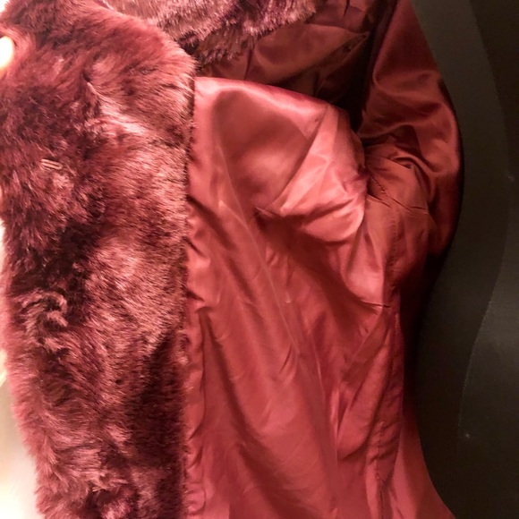 🔥SOLD🔥Cozy Hot **NEW**Faux Fur Coat - Picture 5 of 7
